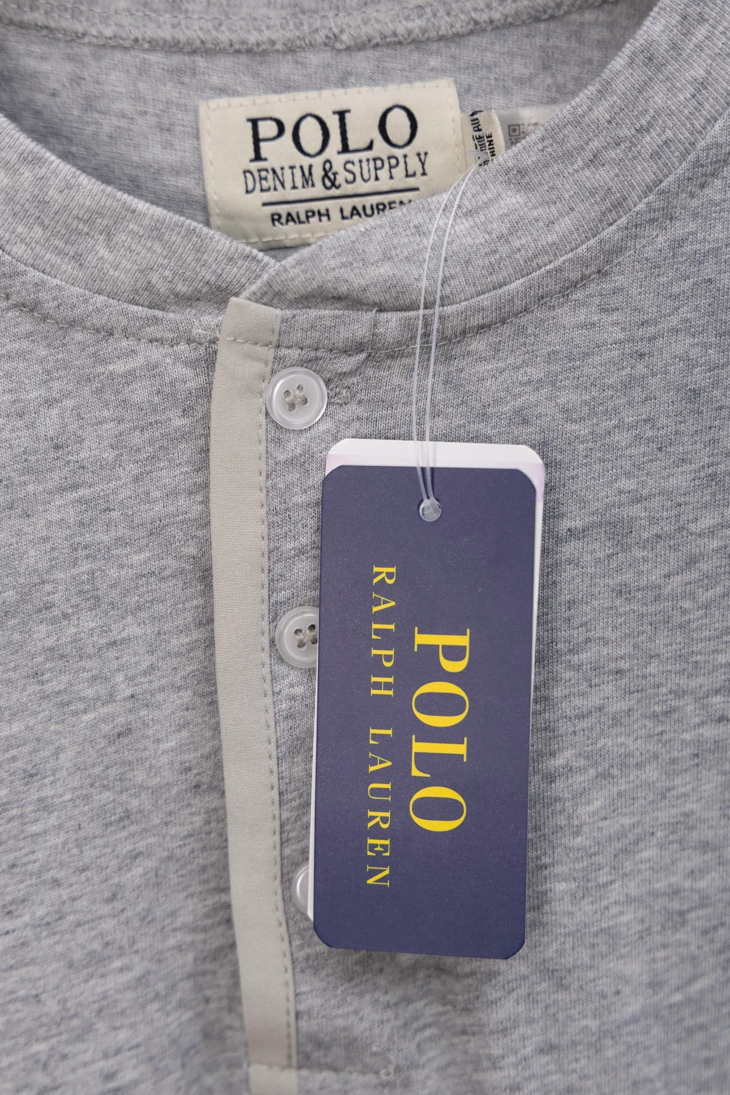 P180 RALPH LAUREN/Ralph Lauren 25fw war horse embroidered buttoned long-sleeved T-shirt with a sense of vitality and relaxation, middle-class old money style old money style Henry shirt War horse Henry shirt, a very rare series, a day of relaxation for the middle-class old money, this season is just right. Simple, refreshing, comfortable and easy to wear. Clean it up and you will be full of energy all day long. Size: S-XL Color: Gray White